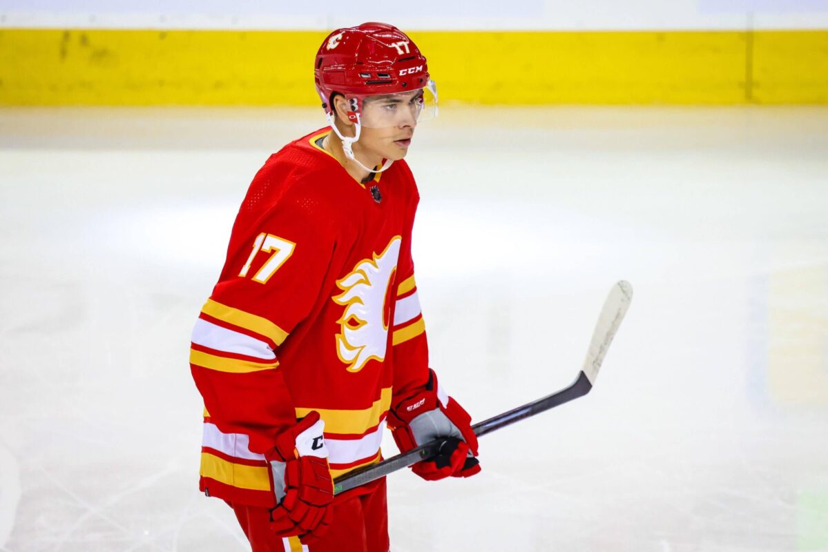 Flames’ Sharangovich exits vs. Jets after awkward descend