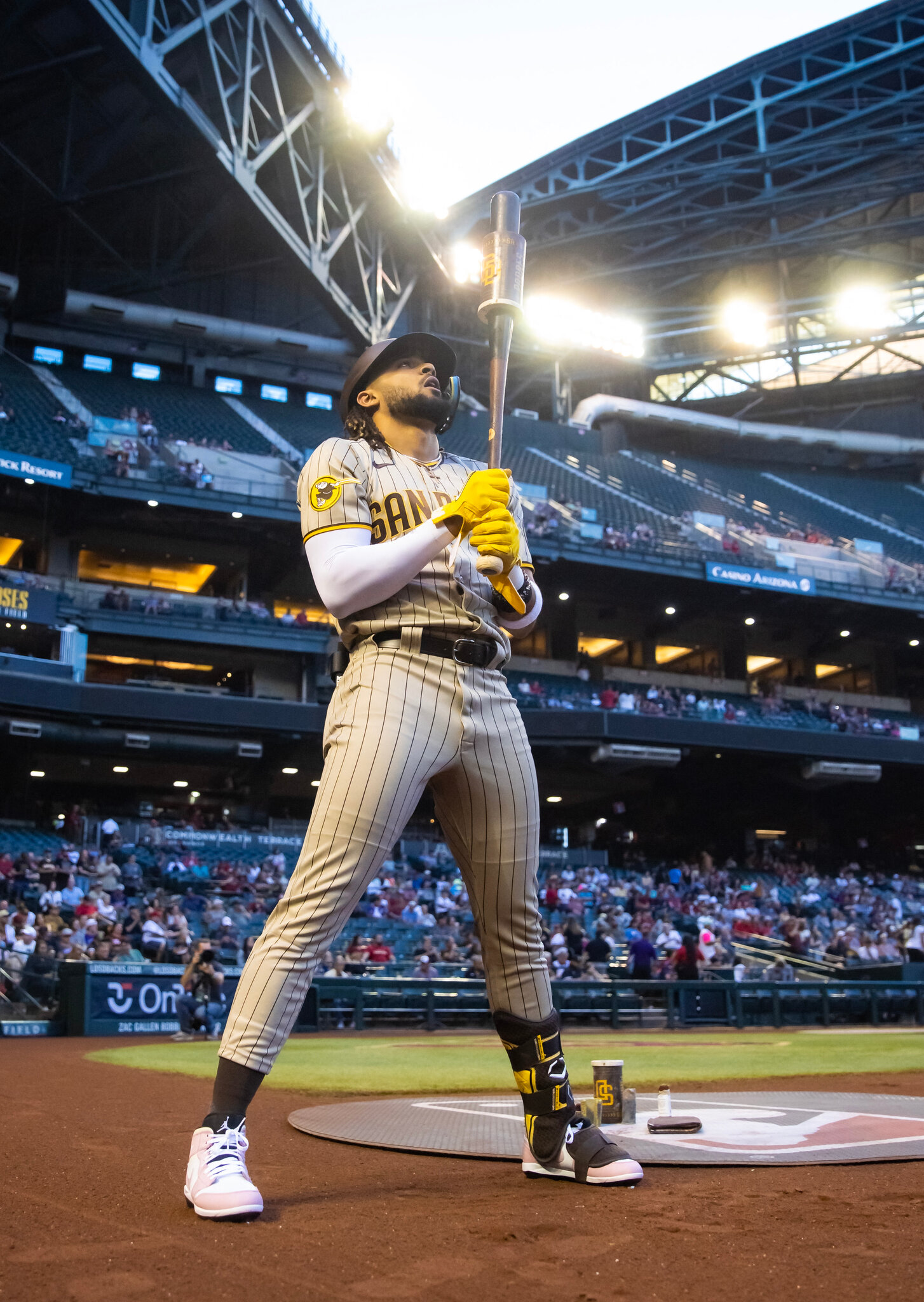 Fernando Tatís Jr.’s two-sprint homer headlines Padres’ offensive outburst to grab 6-1 lead over Dodgers