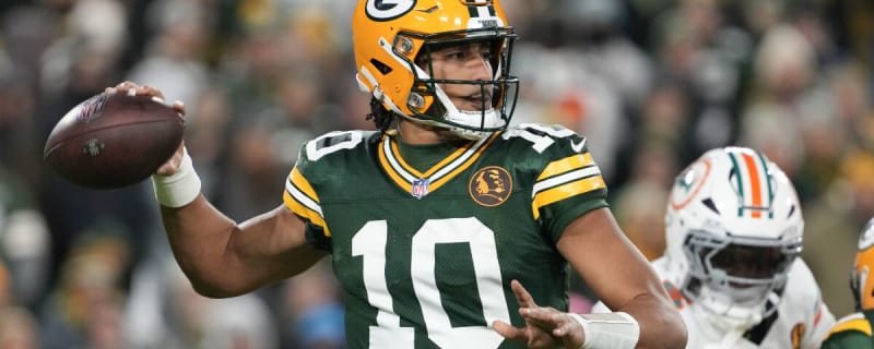 Packers expend swiftly open to stifle Dolphins, to find third straight